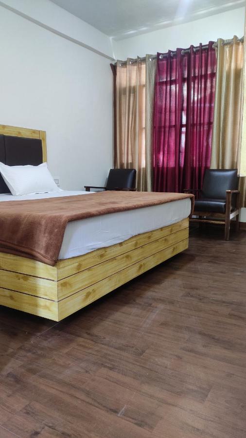 The Prasher Lodge Mall Road Manali Екстер'єр фото