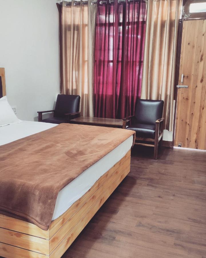 The Prasher Lodge Mall Road Manali Екстер'єр фото