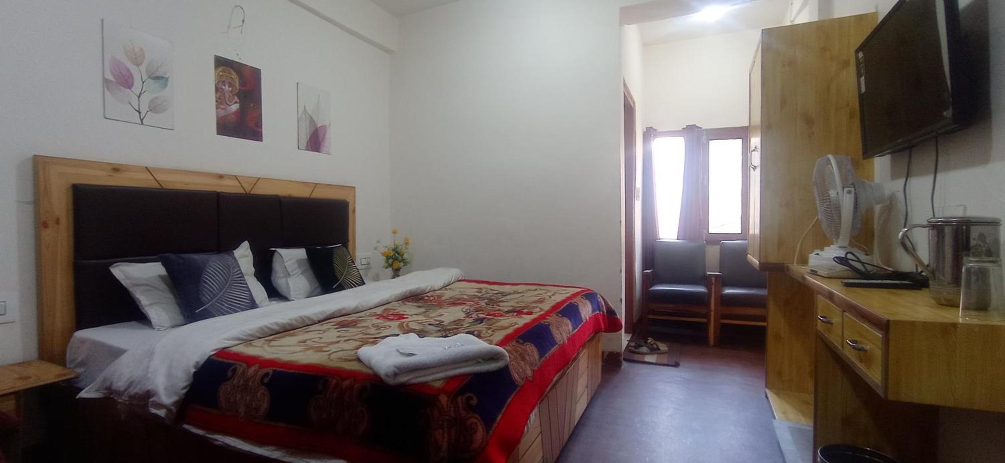 The Prasher Lodge Mall Road Manali Екстер'єр фото