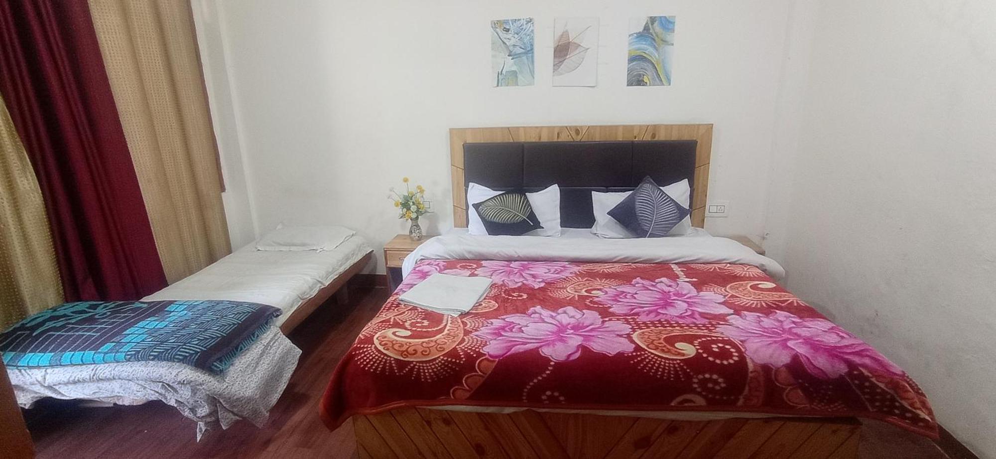 The Prasher Lodge Mall Road Manali Екстер'єр фото