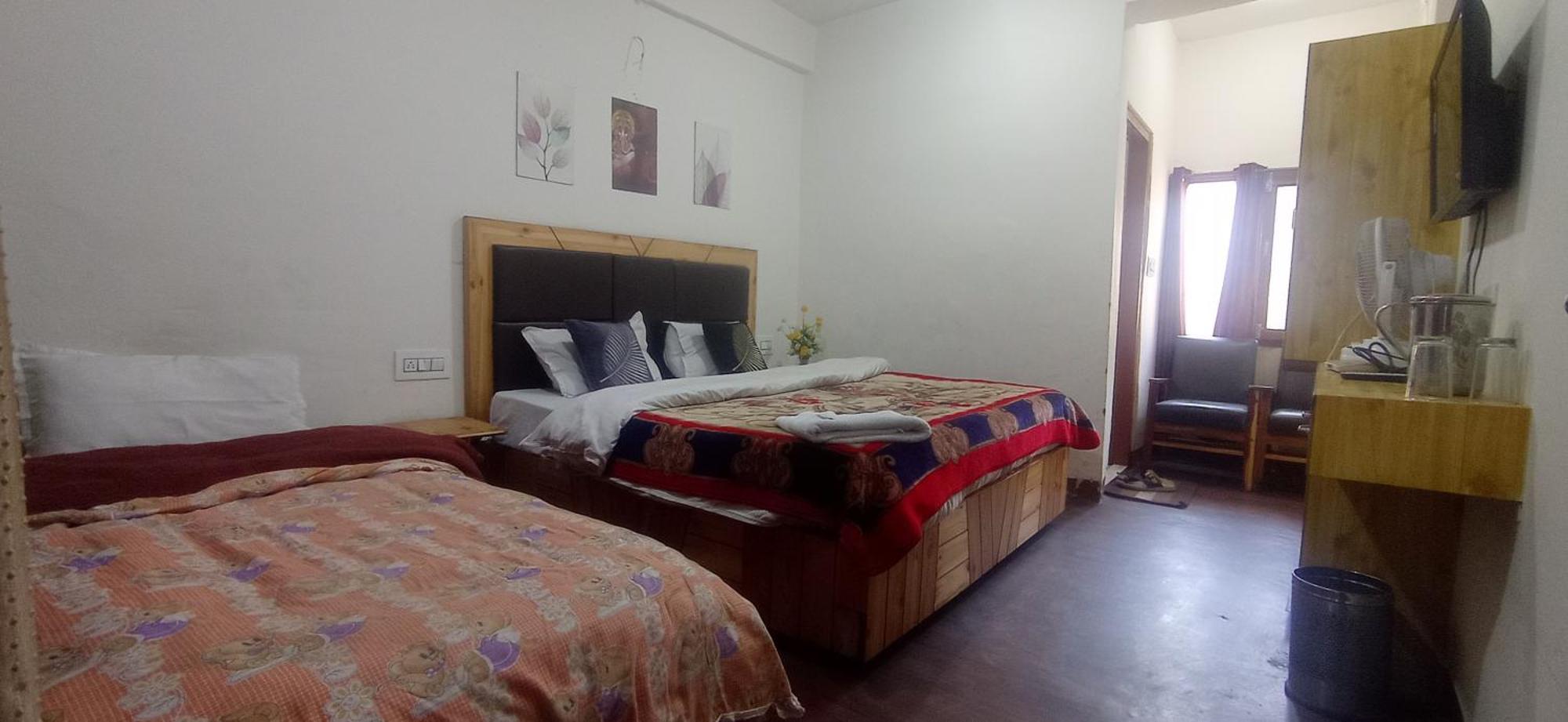 The Prasher Lodge Mall Road Manali Екстер'єр фото