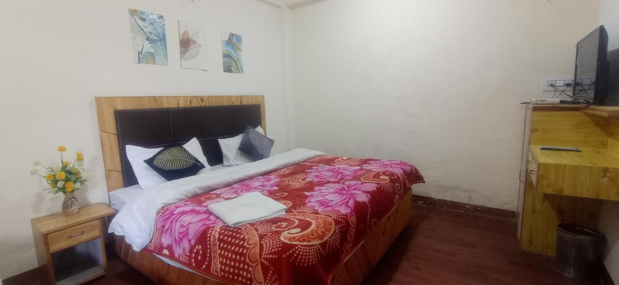 The Prasher Lodge Mall Road Manali Екстер'єр фото