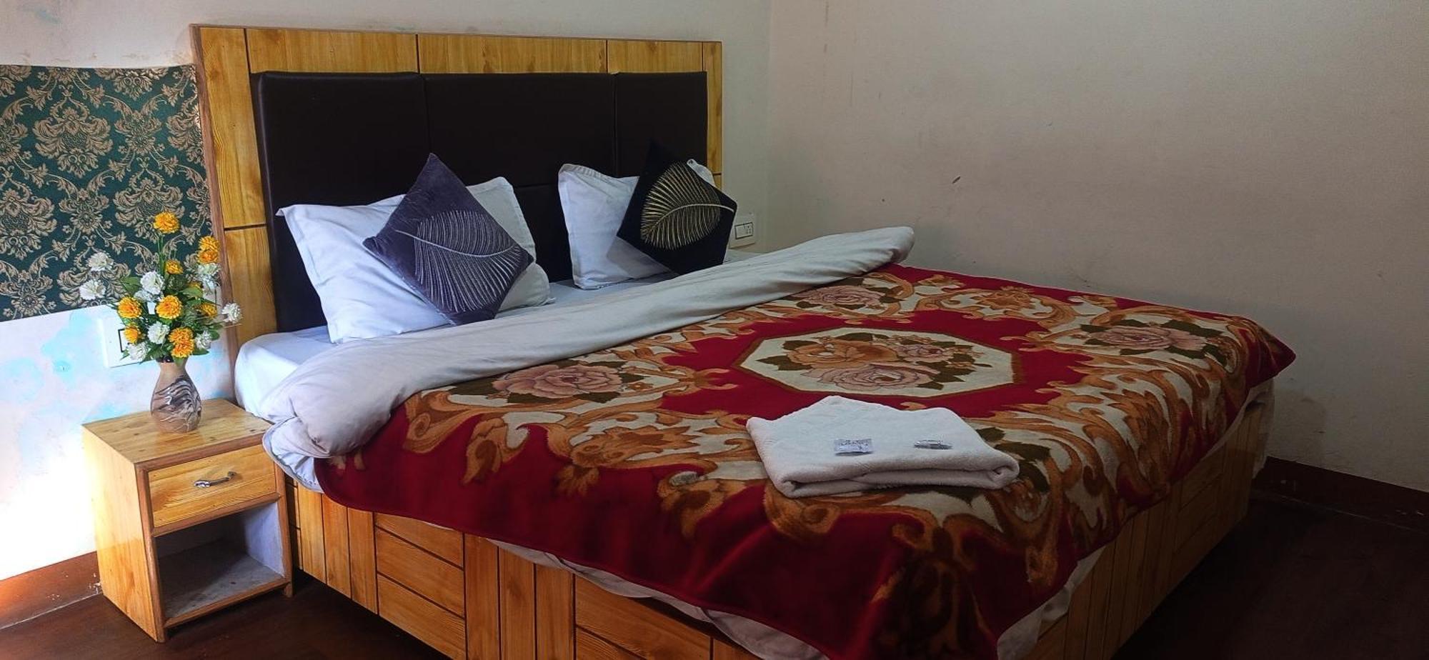 The Prasher Lodge Mall Road Manali Екстер'єр фото
