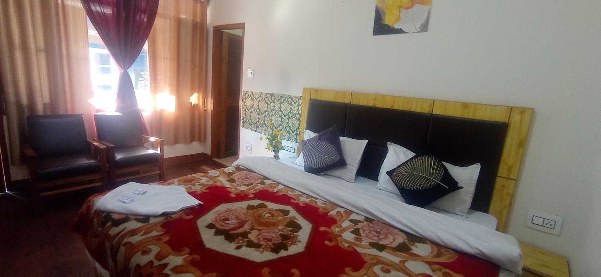 The Prasher Lodge Mall Road Manali Екстер'єр фото