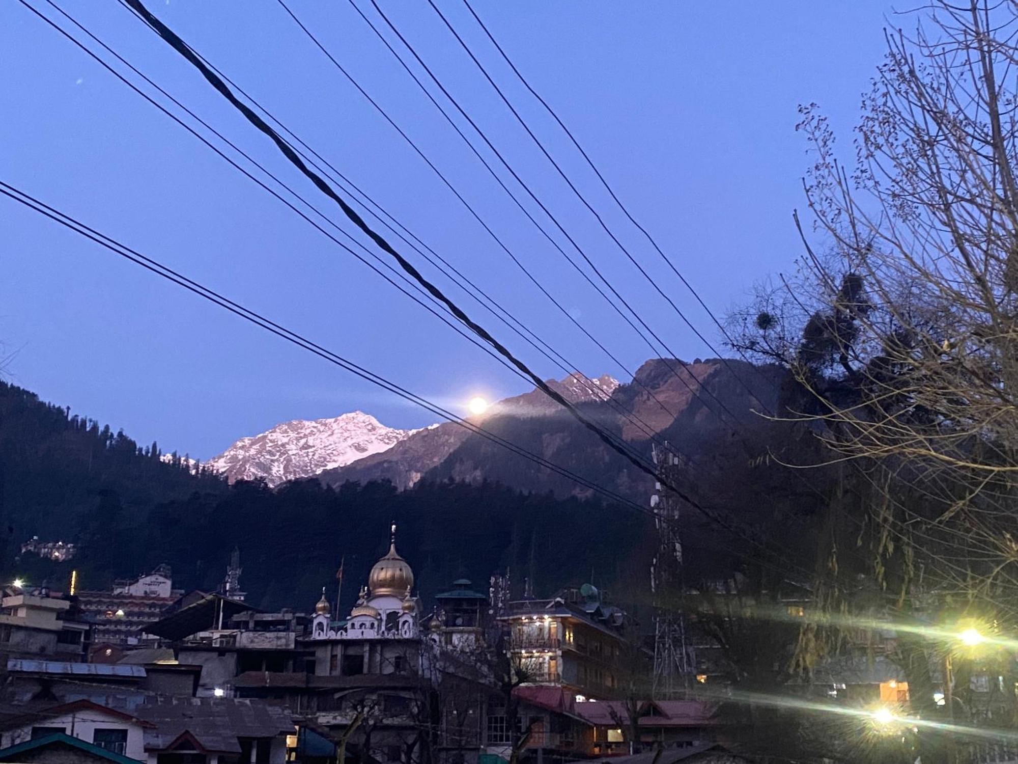 The Prasher Lodge Mall Road Manali Екстер'єр фото